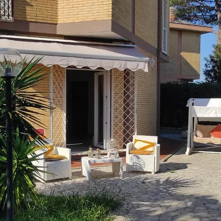 Villa Lido Dei Pini 4 Persone Giardino 350Mq Wifi 3 Chilometri Dal Mare Villa Lido dei Pini