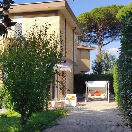 Villa Lido Dei Pini 4 Persone Giardino 350Mq Wifi 3 Chilometri Dal Mare * Lido dei Pini